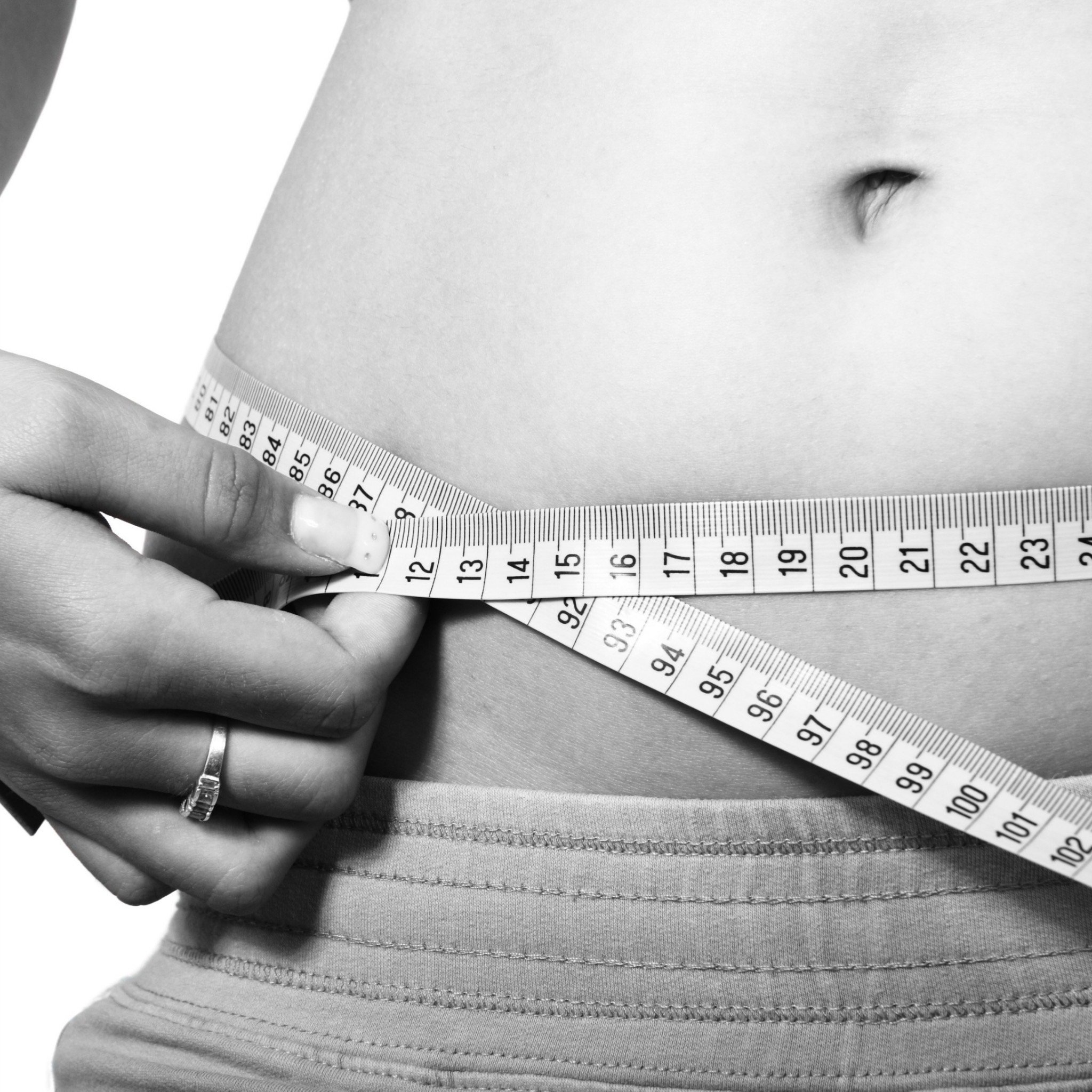 a slim waist with a tape measure around the circumference after following the keto diet
